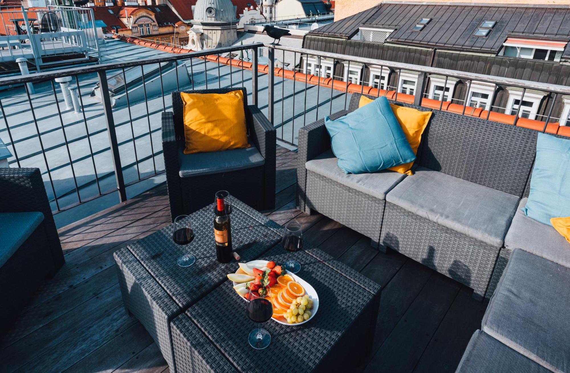 Two-Level Apart With A Terrace Near The Vltava River Praga Exterior foto
