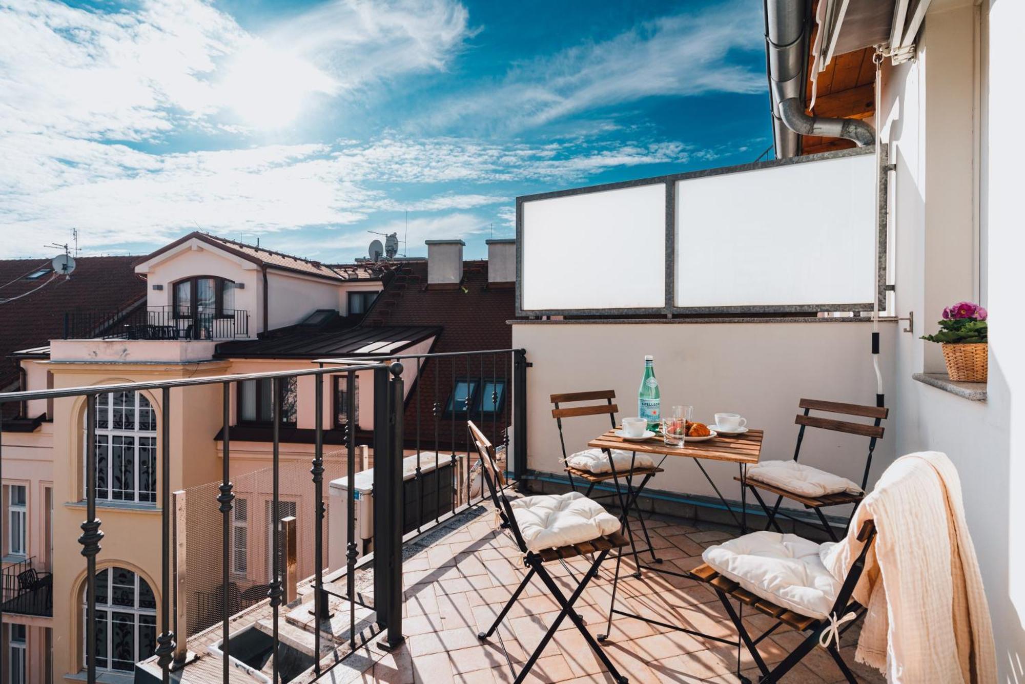 Two-Level Apart With A Terrace Near The Vltava River Praga Exterior foto