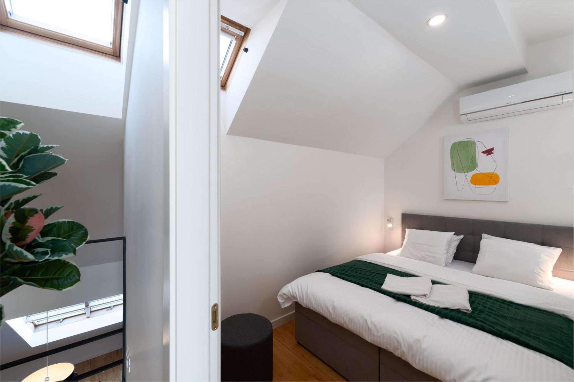 Two-Level Apart With A Terrace Near The Vltava River Praga Exterior foto